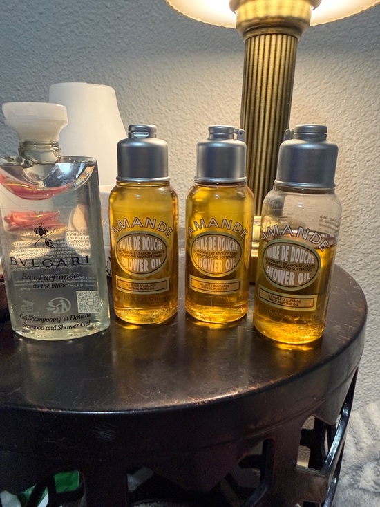 L'OCCITANE Other - L'OCCITANE Almond Shower Oil Trio - Gold Bottles with Silver Caps